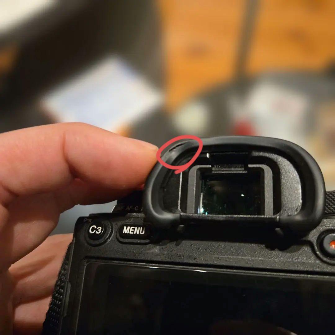 (良品) ILCE-9M2 α9Ⅱボディ 斜め掛けストラップ&カメラカバー付