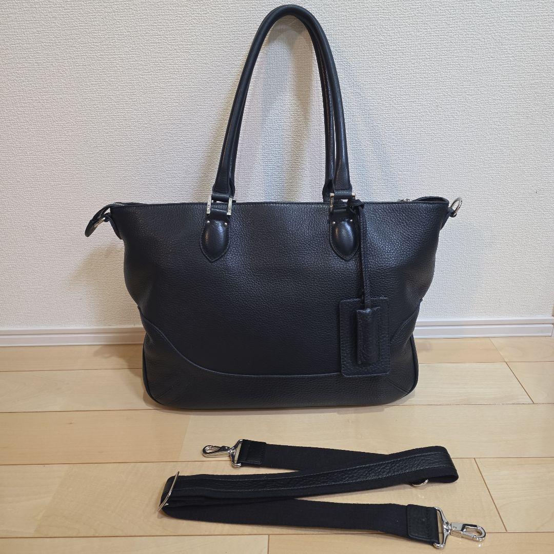 【品格に差が出る本革美】ペッレモルビダ　メイデンボヤージュ　シュリンクレザー