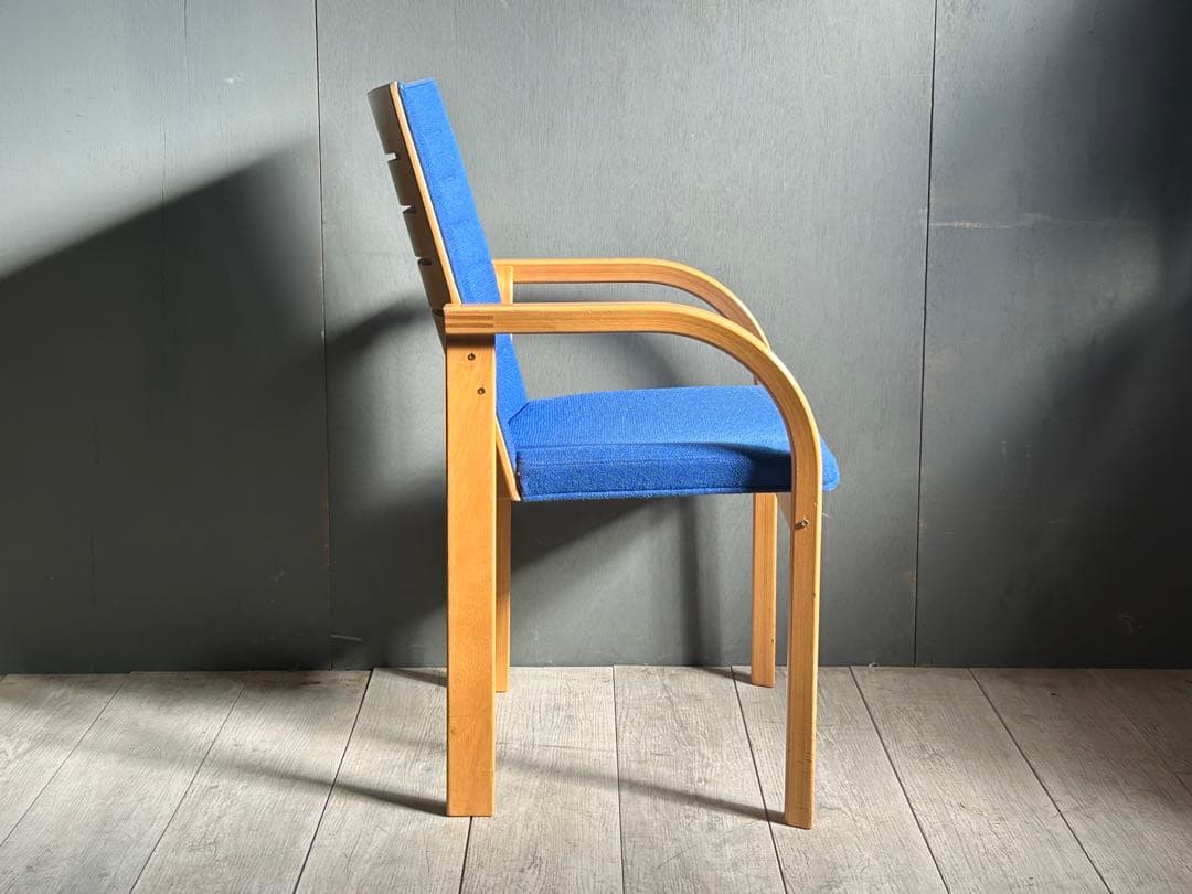 ① マグヌスオルセン　デンマーク　MAGNUS OLESEN アームチェア　GG