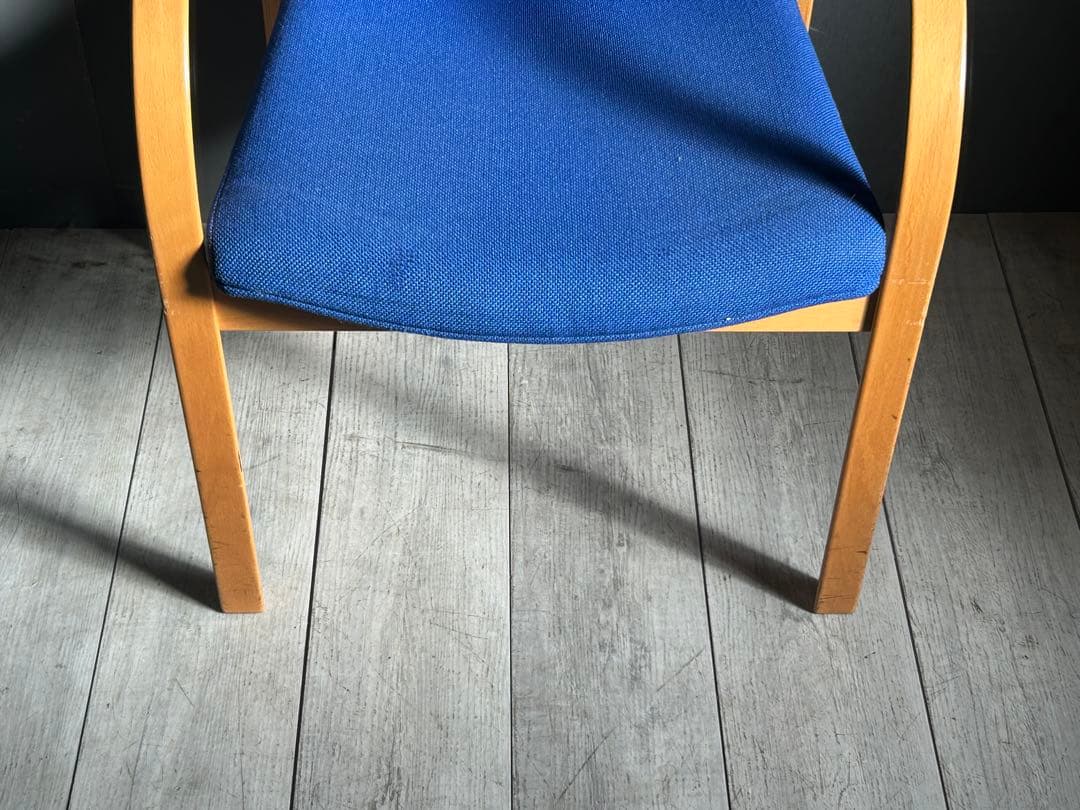 ① マグヌスオルセン　デンマーク　MAGNUS OLESEN アームチェア　GG