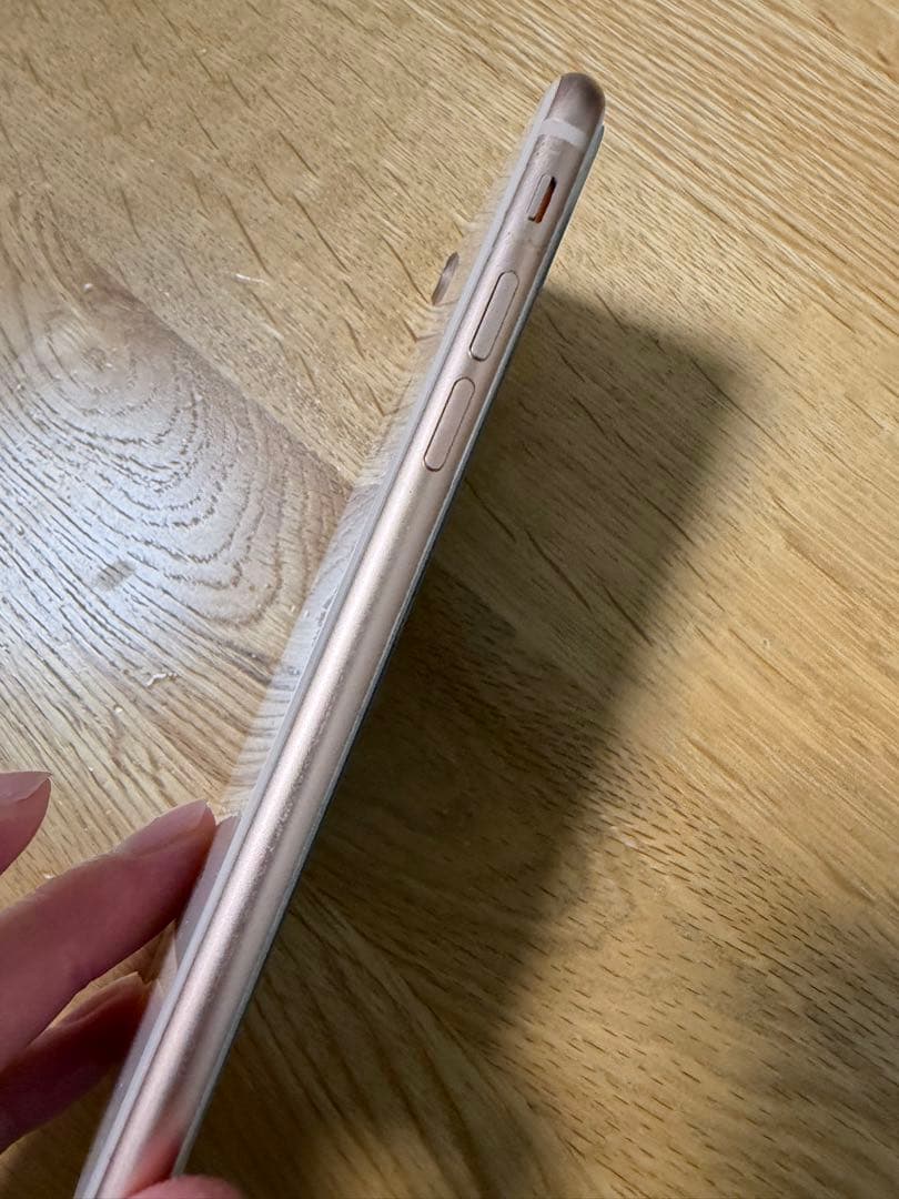 iPhone8 本体　傷あり