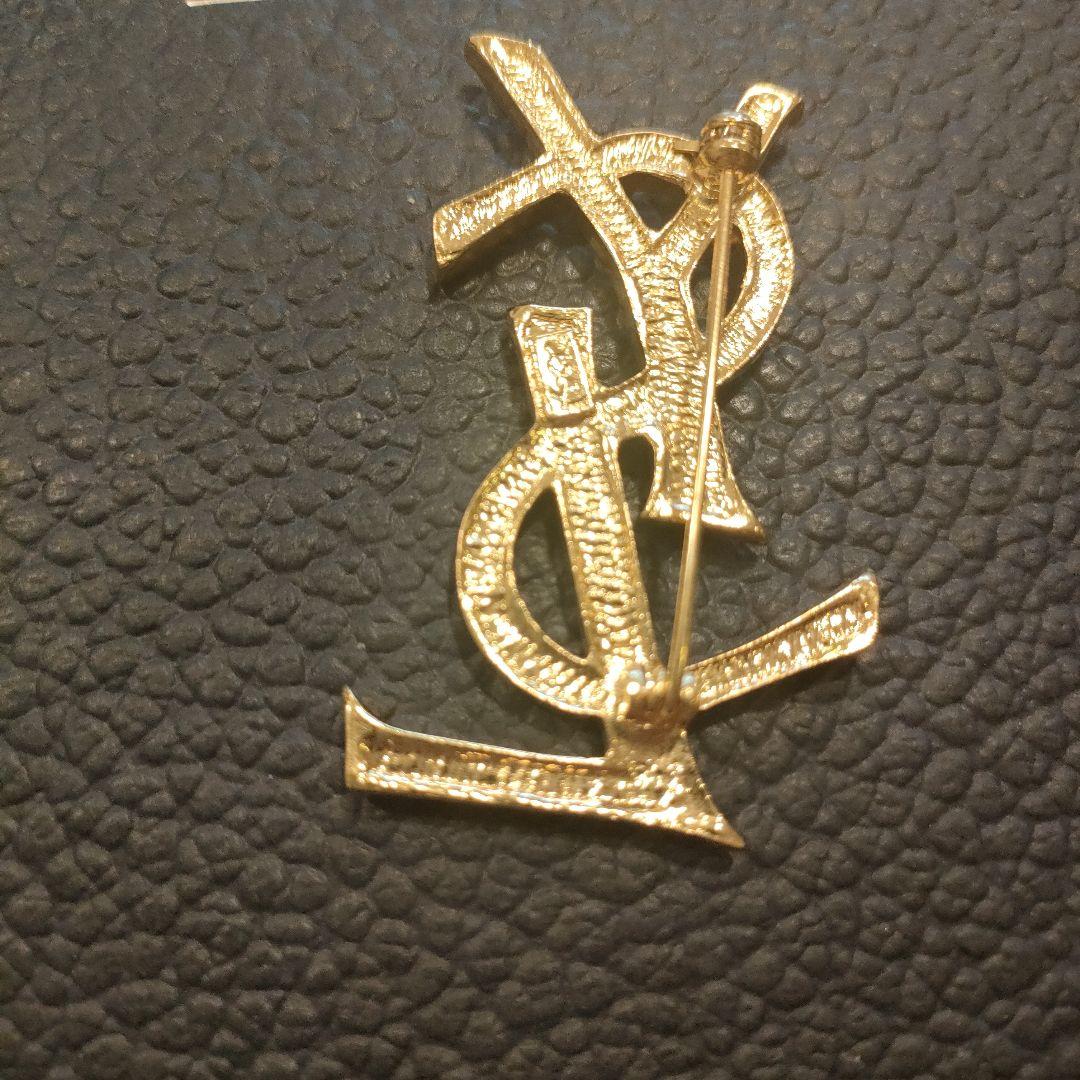 イヴサンローラン ブローチ カサンドラロゴ YSL 刻印 シルバー　付属品なし