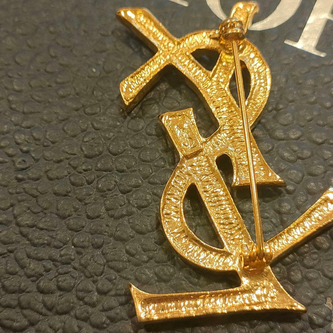 イヴサンローラン ブローチ カサンドラロゴ YSL 刻印 シルバー　付属品なし