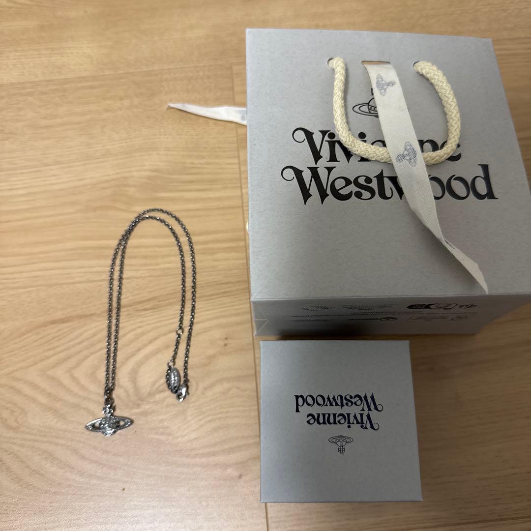 Vivienne Westwood 土星モチーフネックレス
