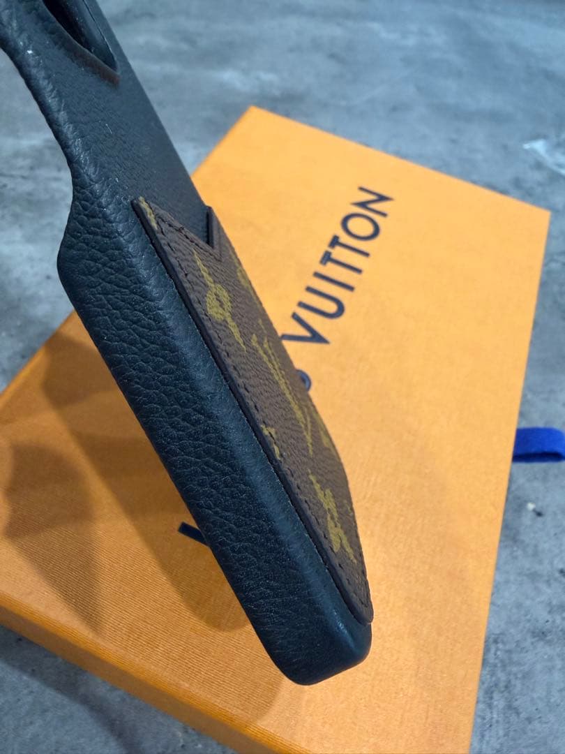 美品 Louis Vuitton iPhone15pro ケース