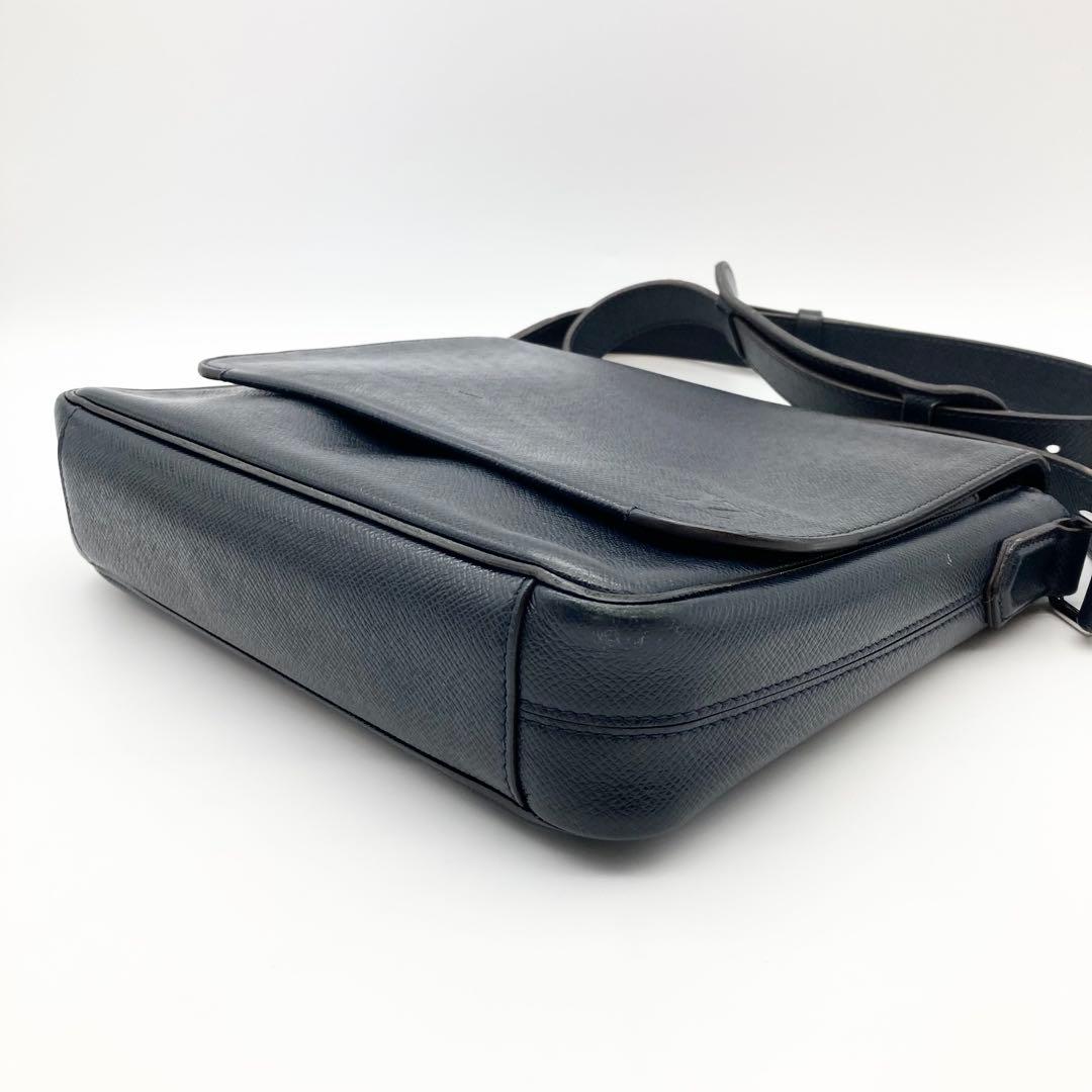 ルイヴィトン タイガ メッセンジャーバッグ ネイビー