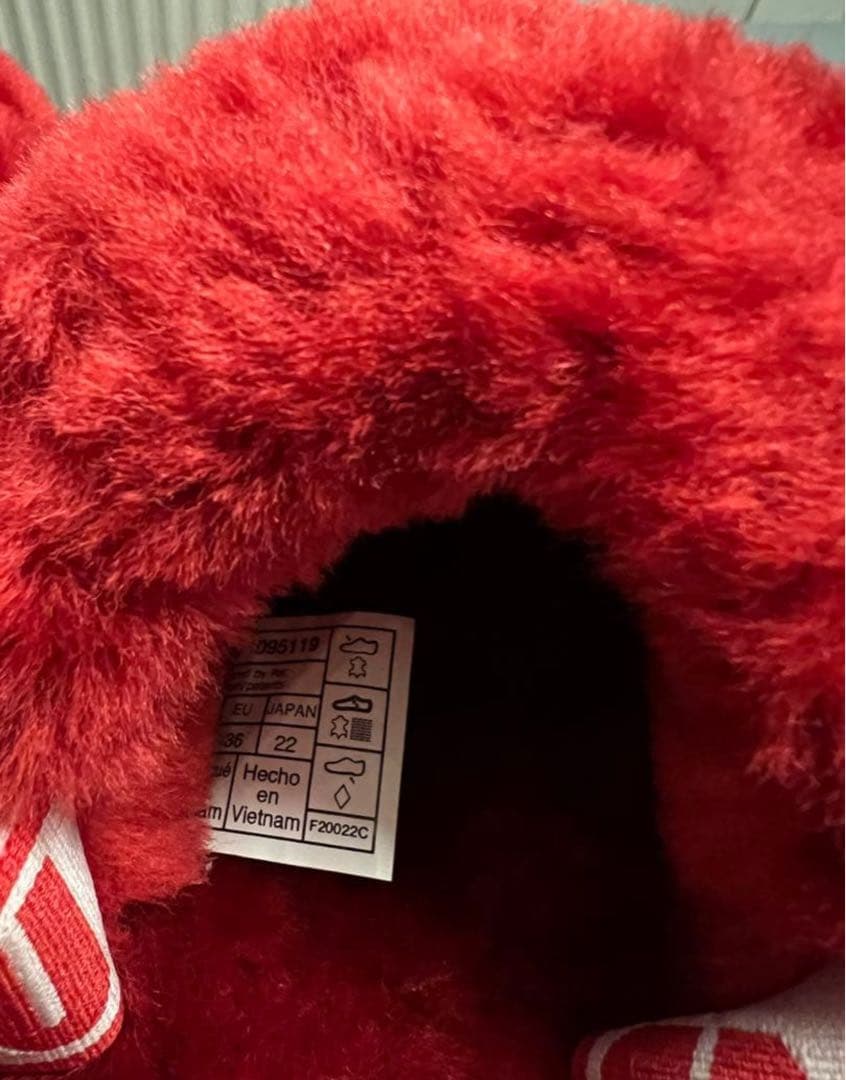 UGG レッドファーサンダル