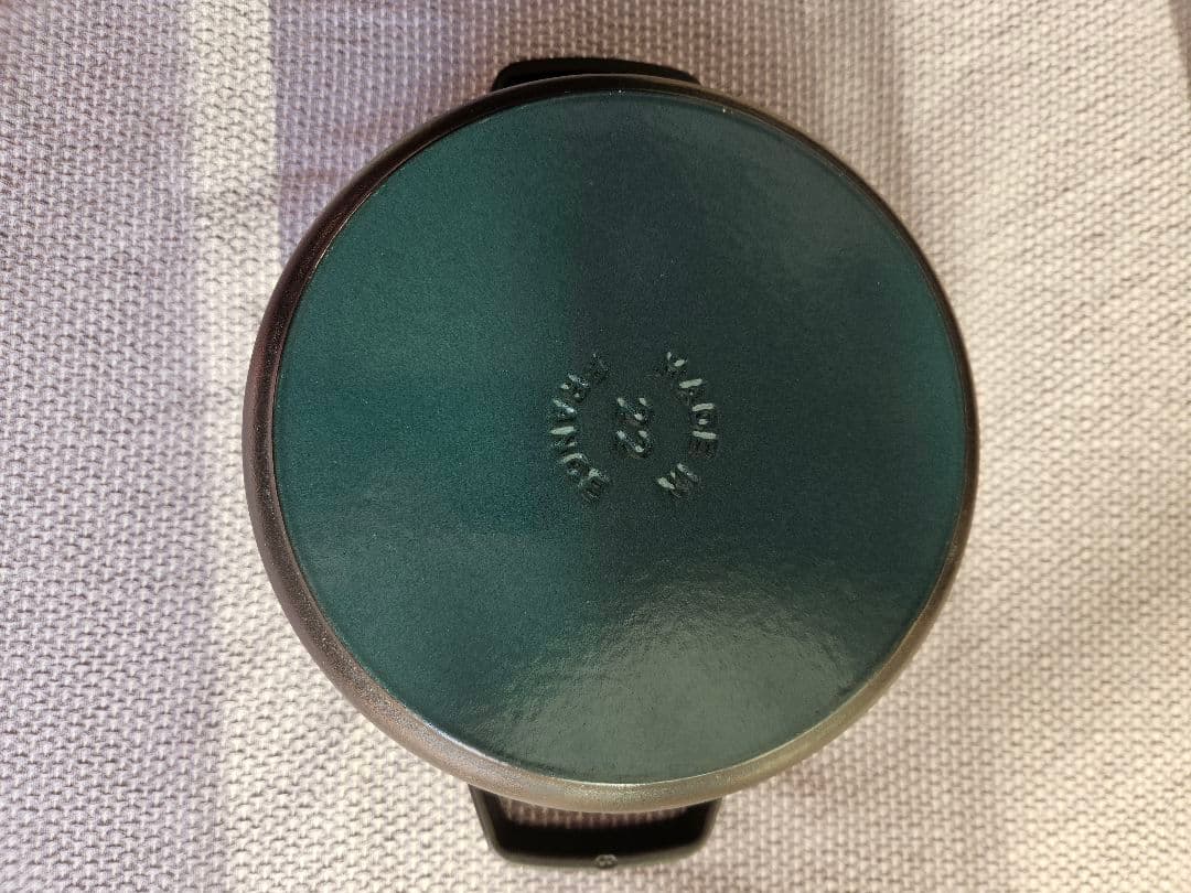 STAUB 鋳鉄製 22cm ココット黒