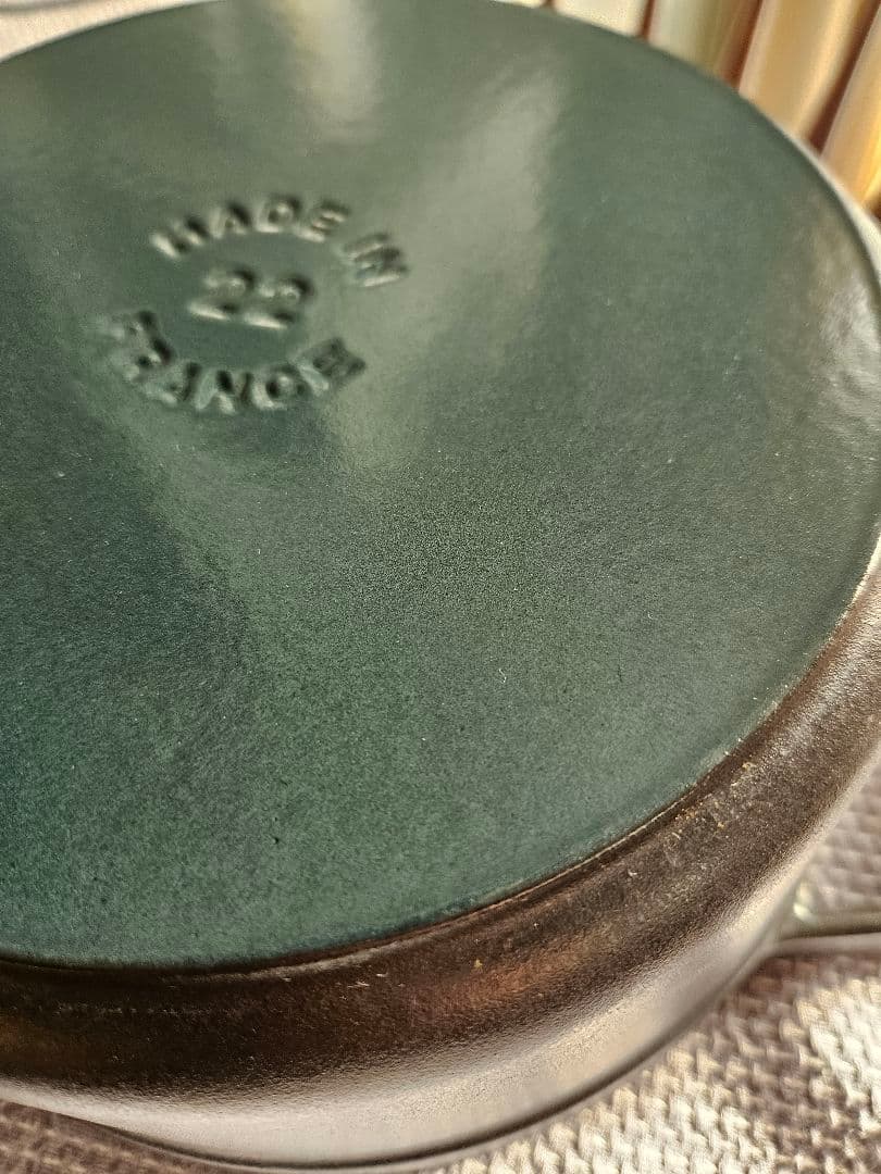 STAUB 鋳鉄製 22cm ココット黒