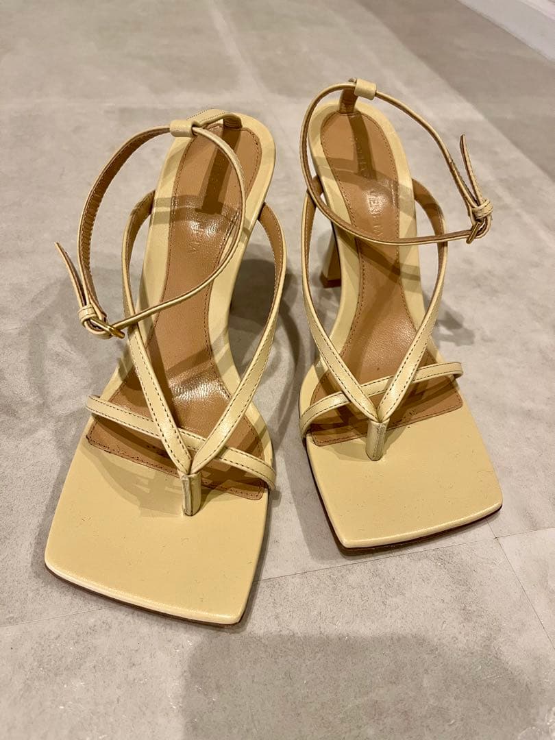 Mami。BOTTEGA VENETA 23SS ストラップサンダル