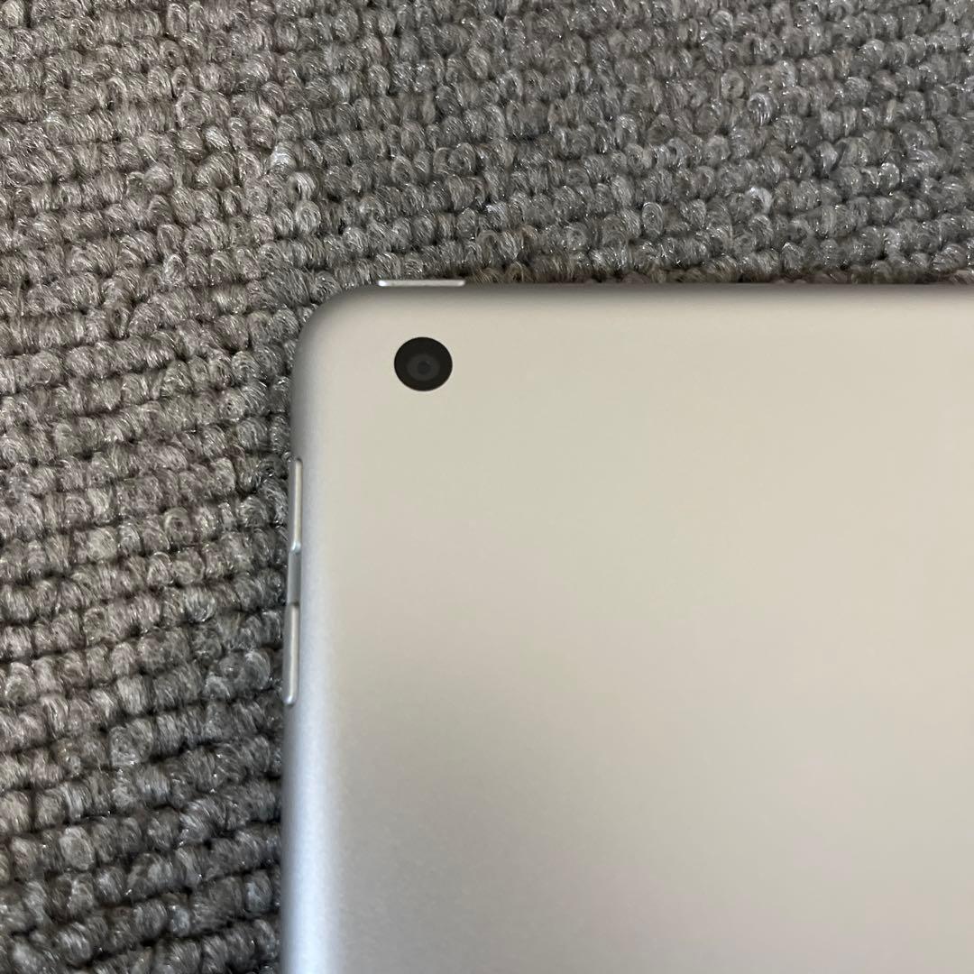 Apple iPad 第5世代　128GB シルバー