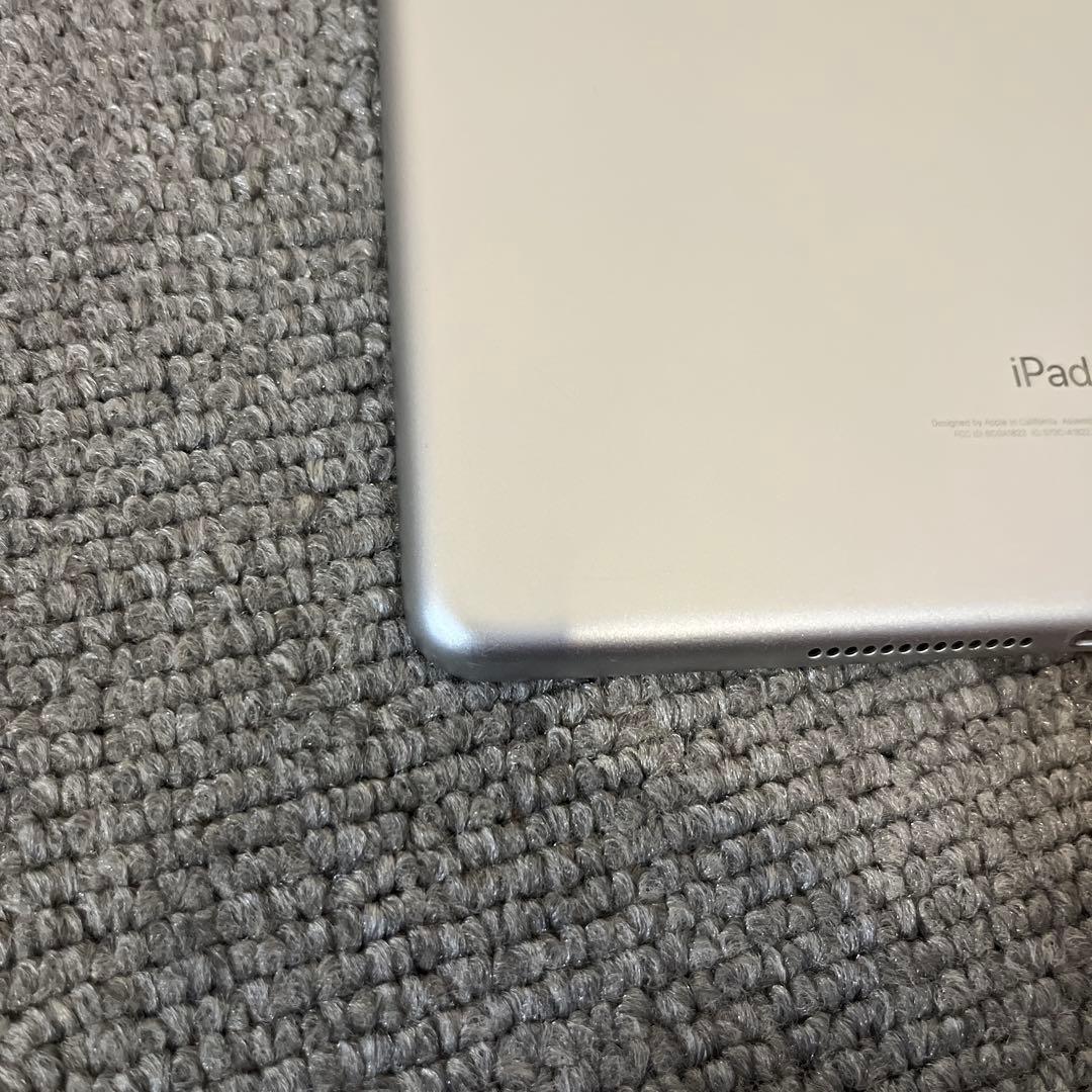 Apple iPad 第5世代　128GB シルバー