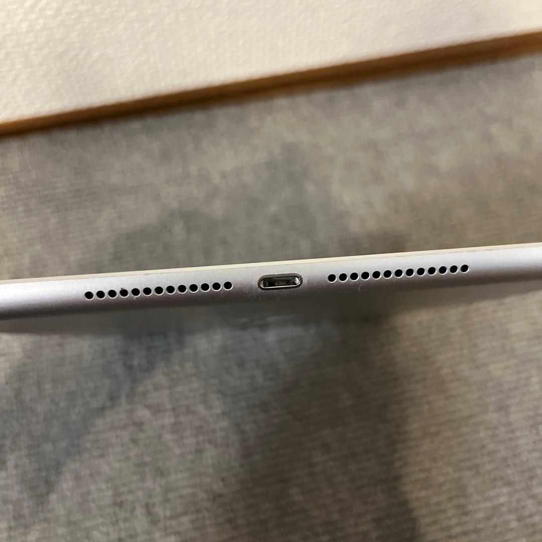 Apple iPad 第5世代　128GB シルバー
