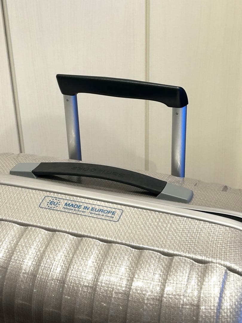 【国内未発売品】サムソナイト クロノライト四輪軽量スーツケース 92Lゴールド