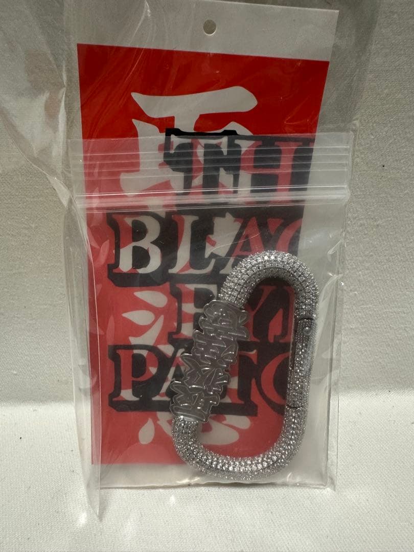 black eye patch カラビナ