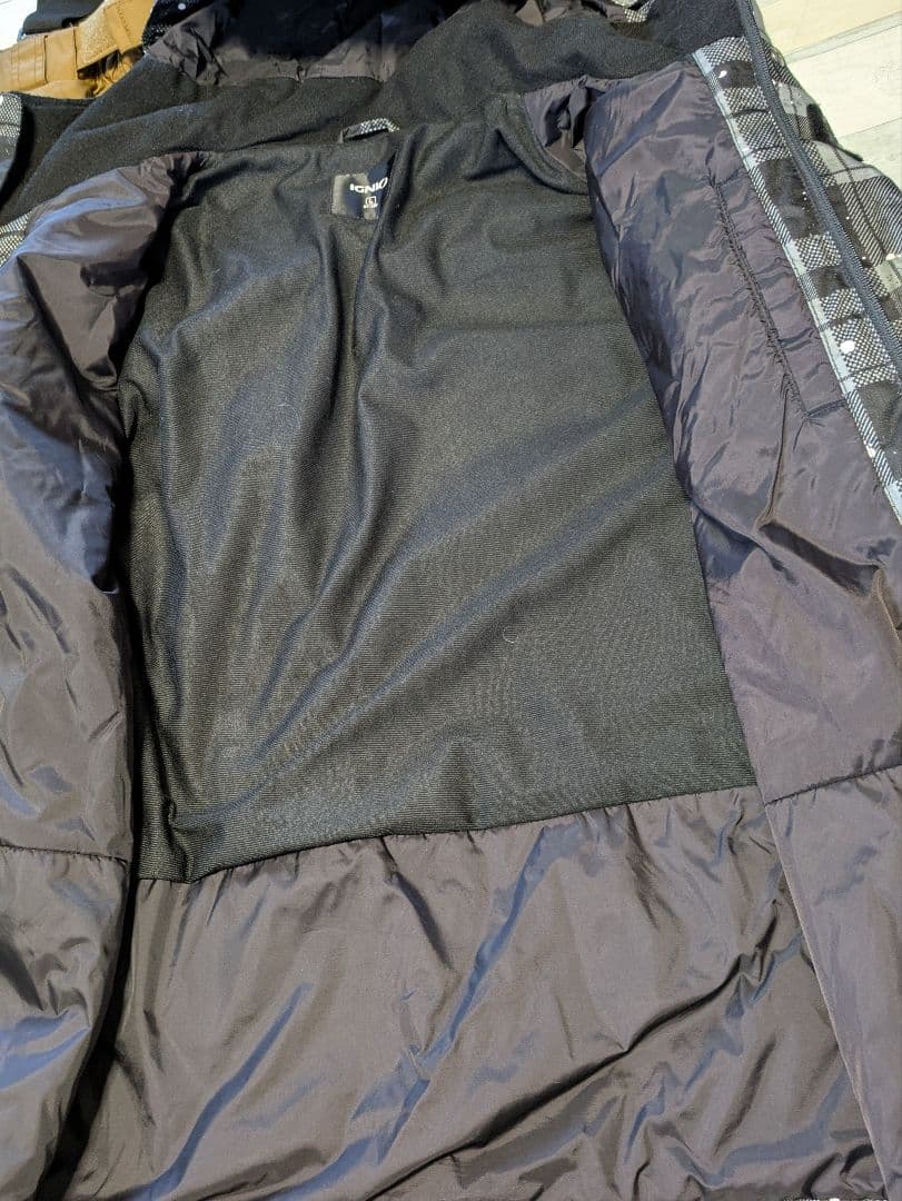 美品 IGNIOイグニオ メンズスノボードスノボースキーウェア　サイズL