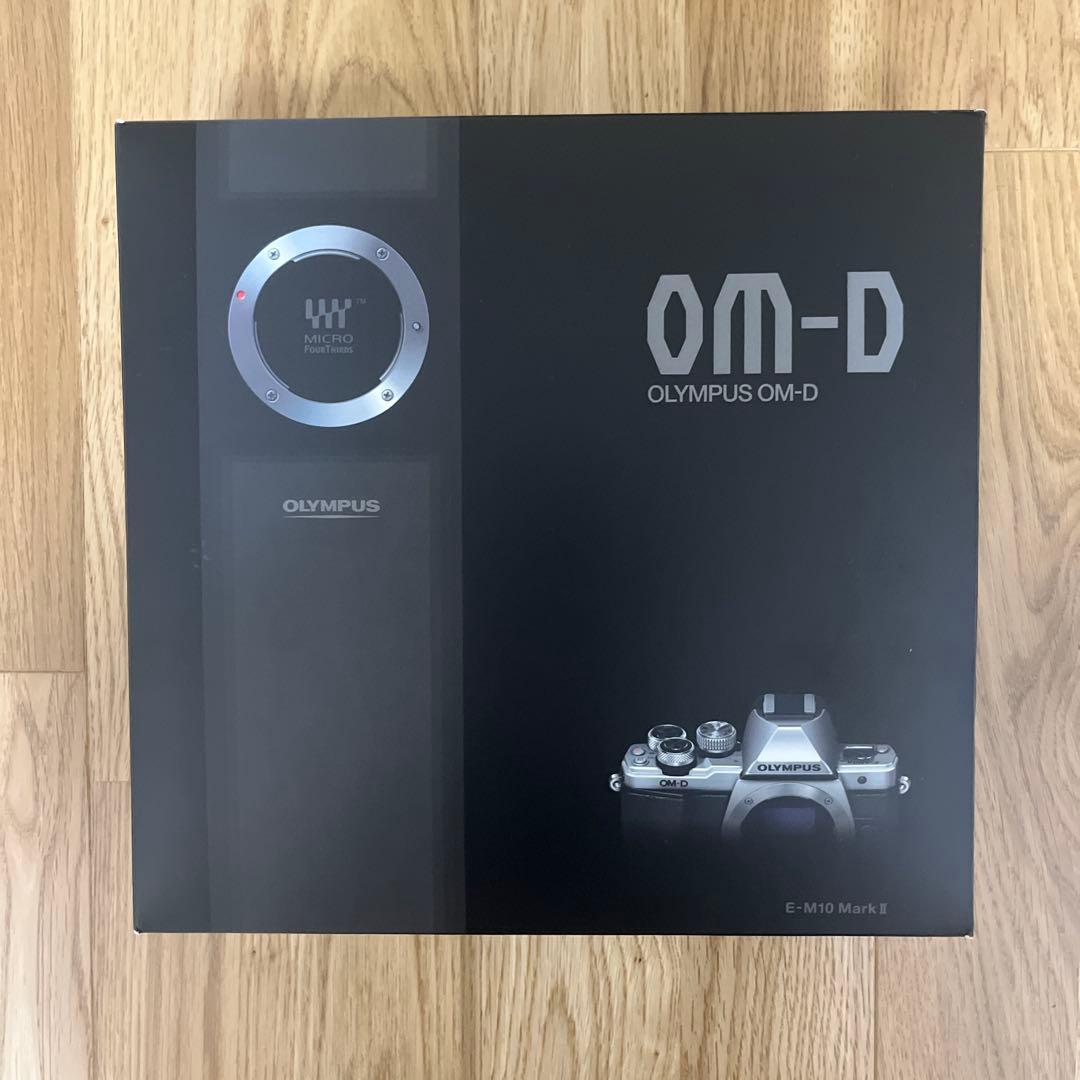OLYMPUS E-M10 Mark II 本体と付属品
