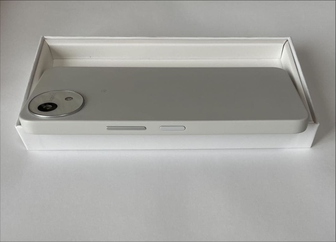 AQUOS wish5 SH-52F ホワイト 本体 スマホカバー付き