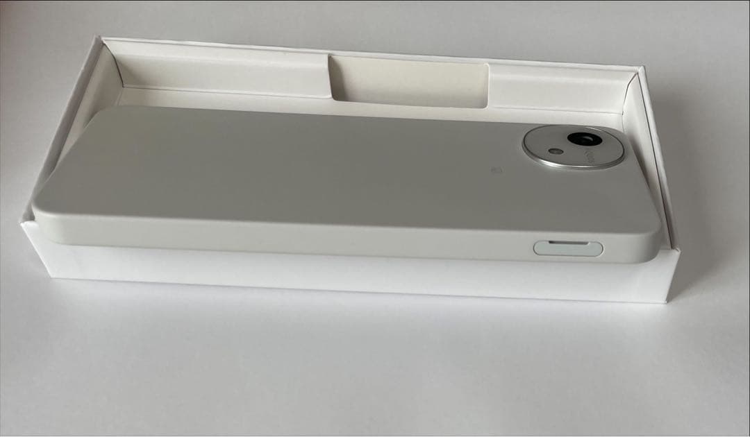 AQUOS wish5 SH-52F ホワイト 本体 スマホカバー付き