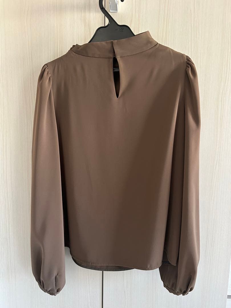 【anuans】アシンメトリードレープネックブラウス