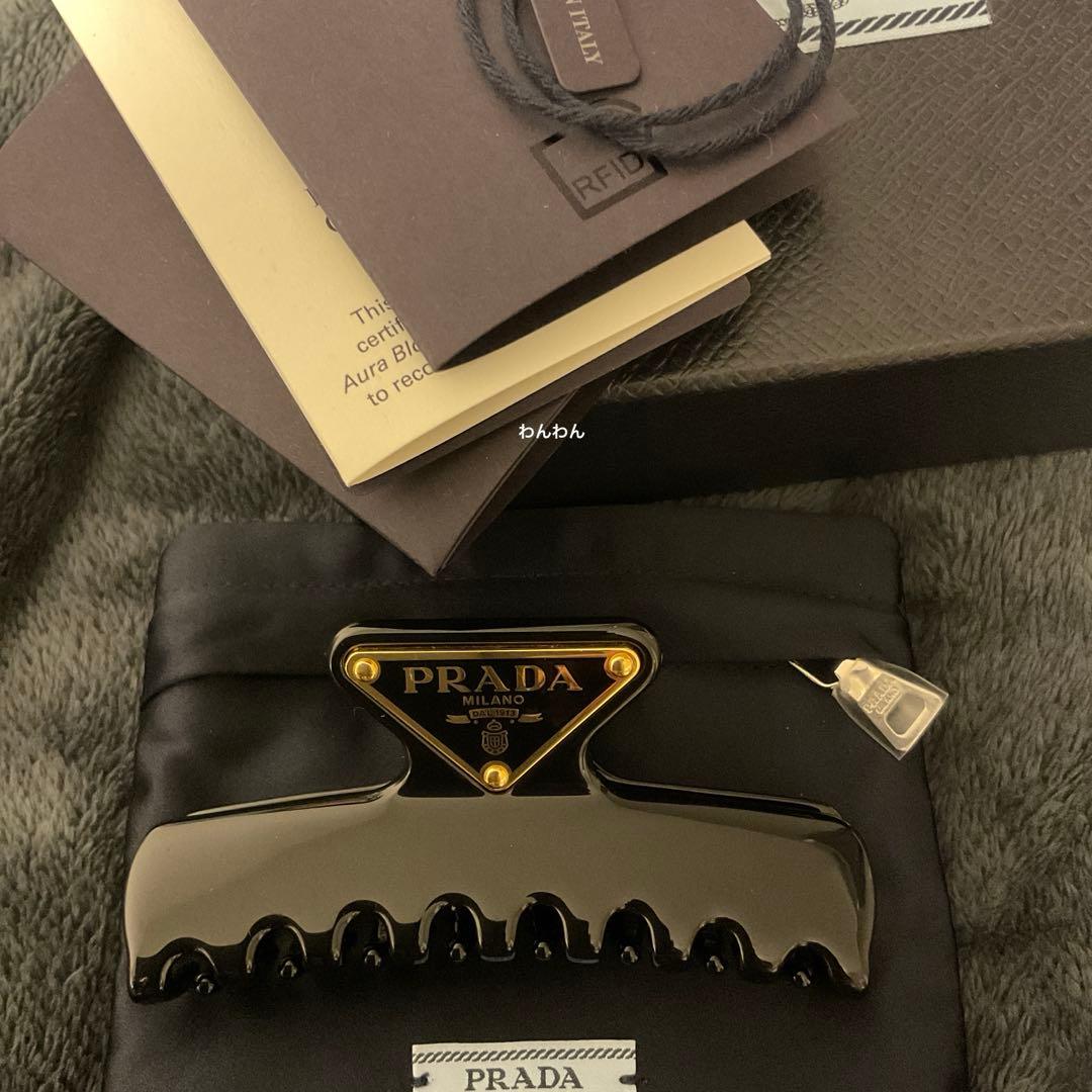 PRADA ヘアクリップ 黒