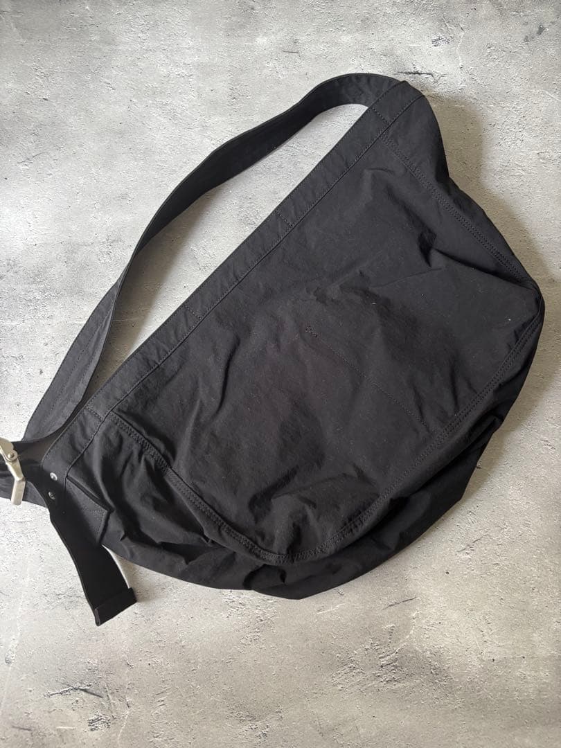 Doze　エンズアンドミーンズ　ニュースペーパーバック　ショルダーバッグ