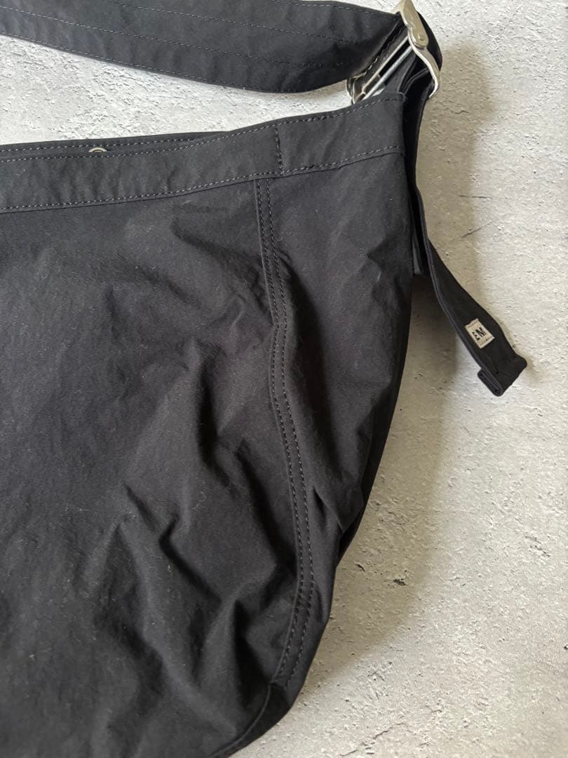 Doze　エンズアンドミーンズ　ニュースペーパーバック　ショルダーバッグ