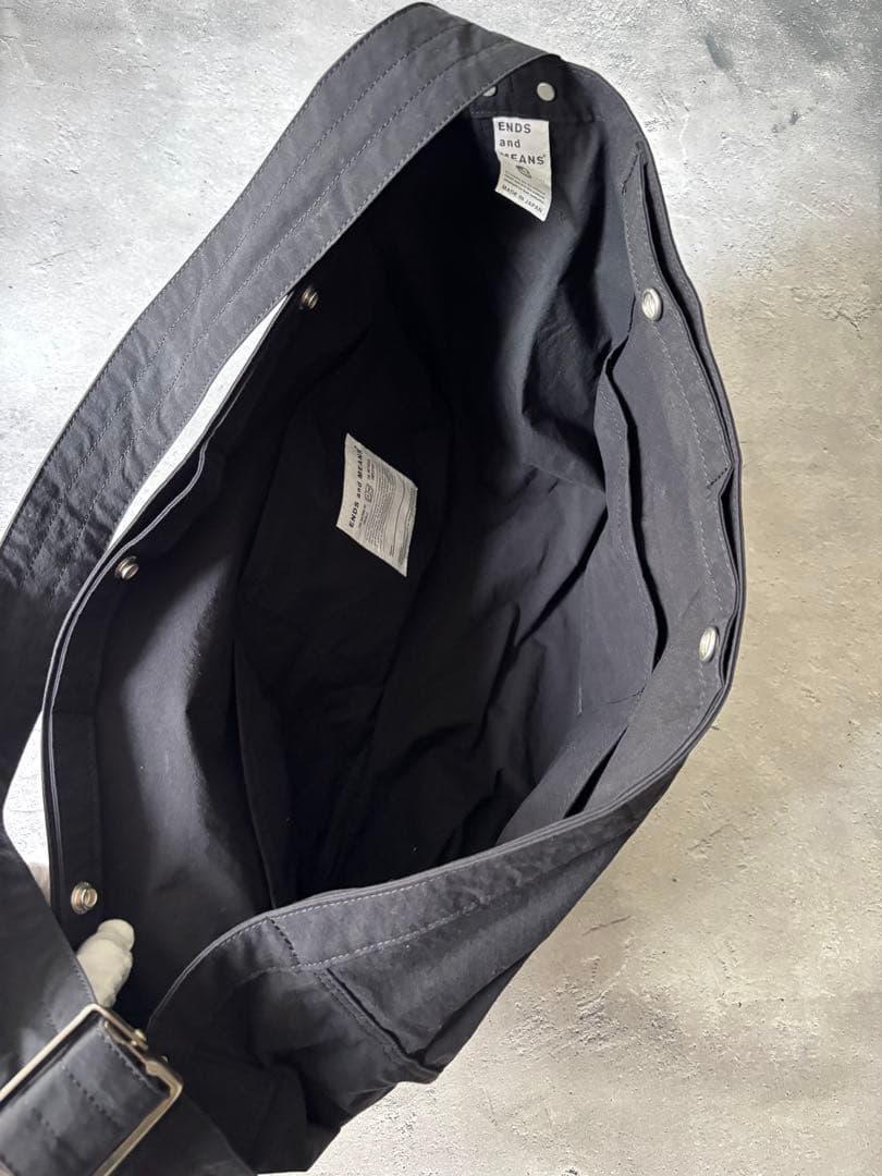 Doze　エンズアンドミーンズ　ニュースペーパーバック　ショルダーバッグ