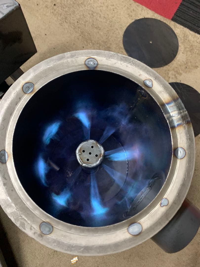 廃油ストーブ 煙突アダプタ付き80mm、100mm煙突使えます。オイルタンク