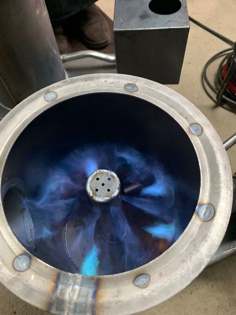 廃油ストーブ 煙突アダプタ付き80mm、100mm煙突使えます。オイルタンク