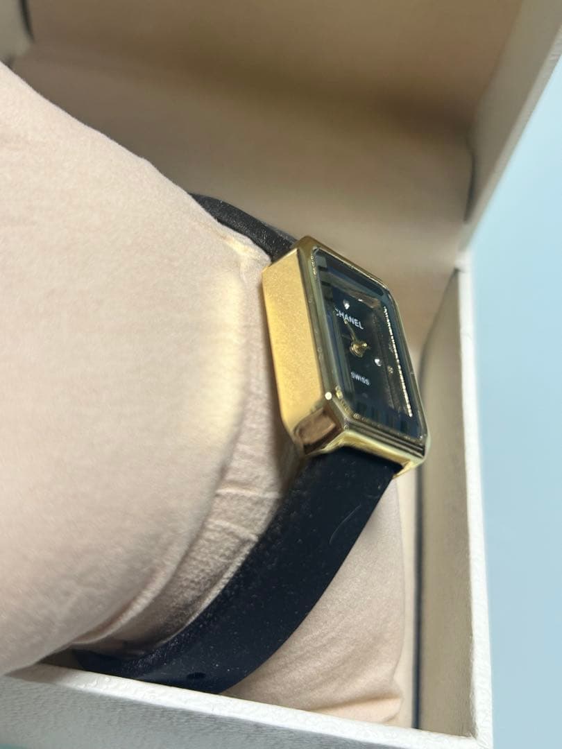 ゴールドブラック腕時計