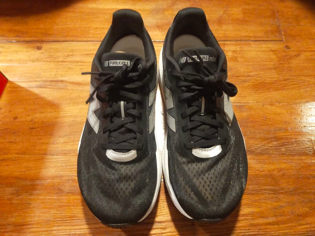 ニューバランスFuelCell Rebel v5 26.5cm 2E足入れのみ