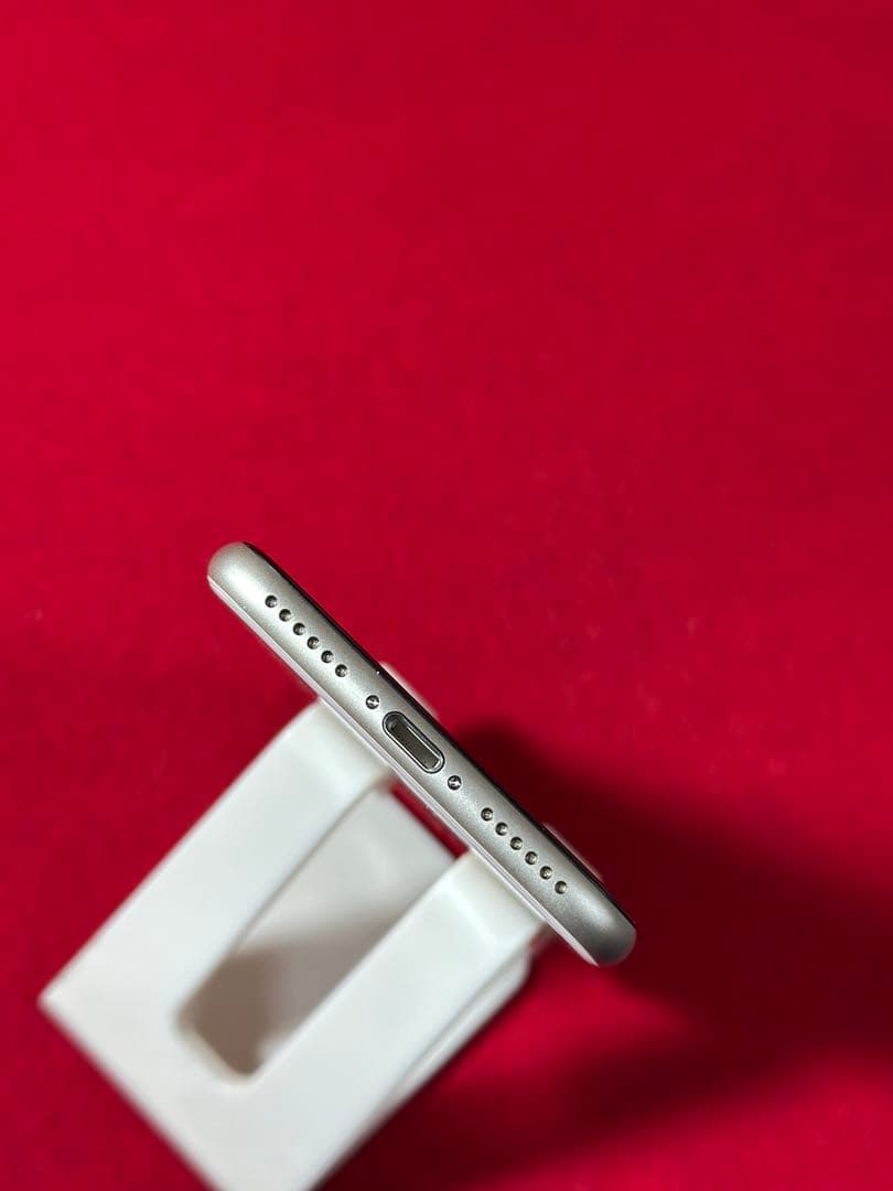 【9927】iPhone SE3第3世代スターライト 64GB simフリー