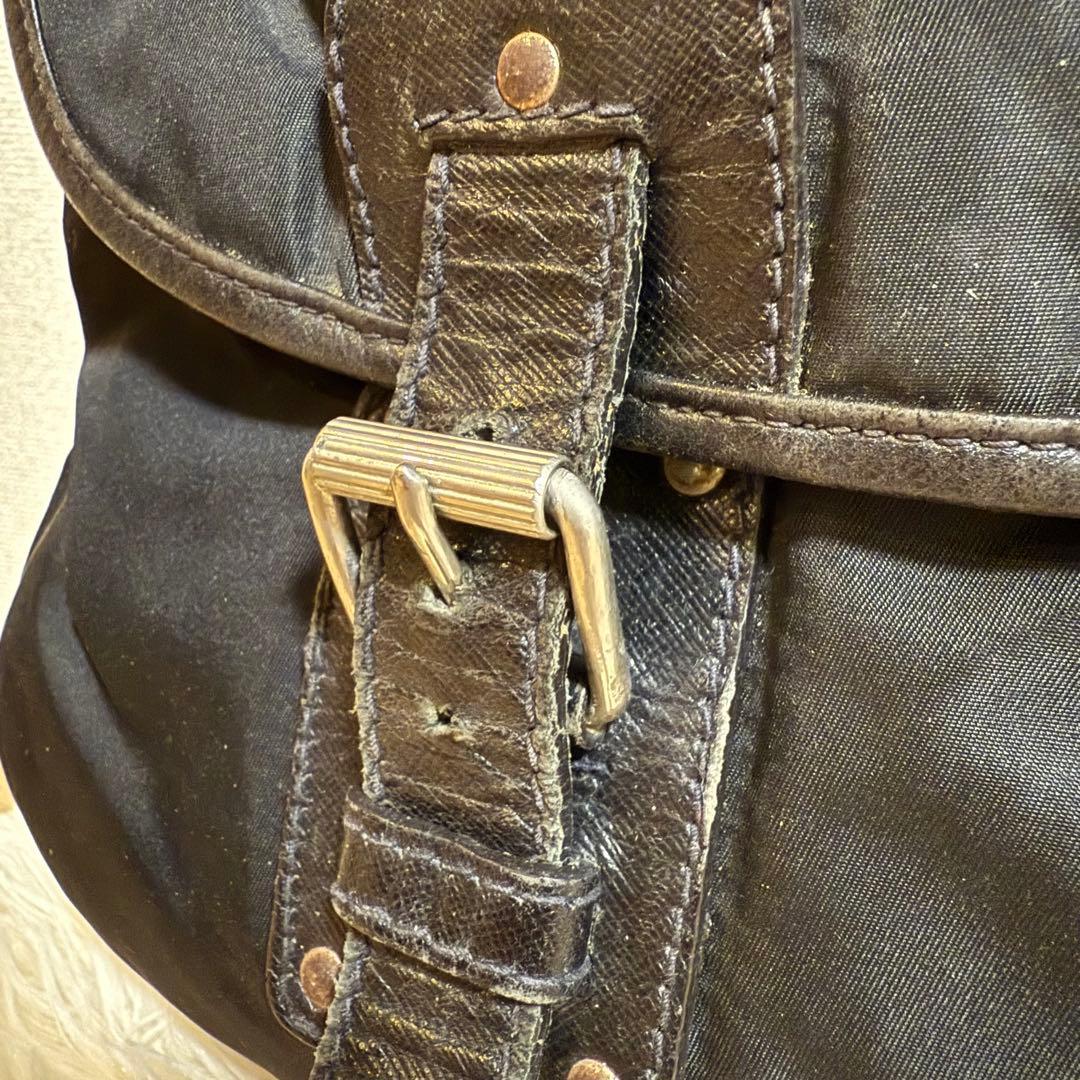 【訳あり】PRADA　プラダ　メッセンジャー　ブラック　ナイロン　三角プレート