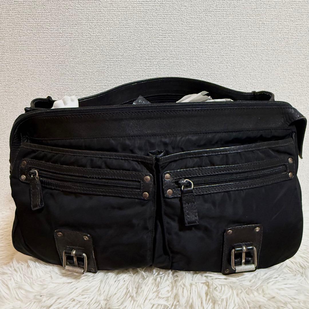 【訳あり】PRADA　プラダ　メッセンジャー　ブラック　ナイロン　三角プレート