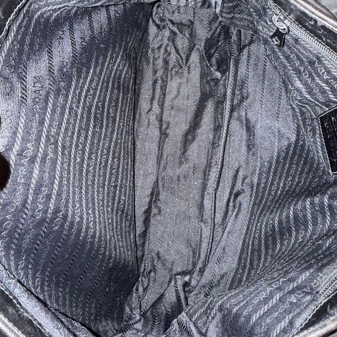 【訳あり】PRADA　プラダ　メッセンジャー　ブラック　ナイロン　三角プレート