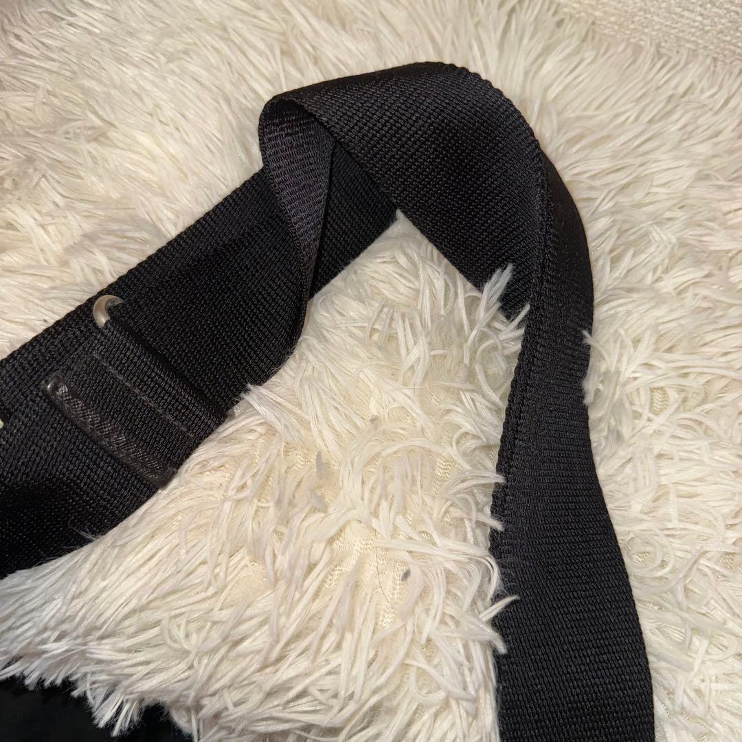 【訳あり】PRADA　プラダ　メッセンジャー　ブラック　ナイロン　三角プレート