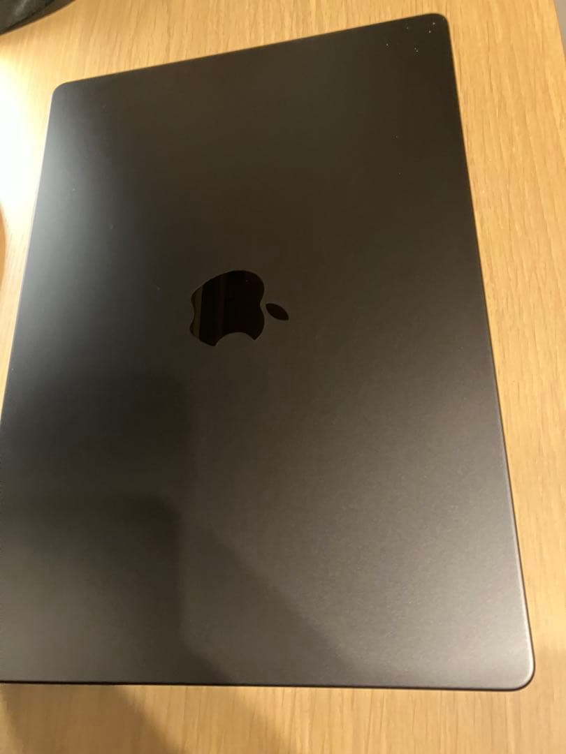 MacBook Pro 2025 (M5, 24GB, 1TB) おまけ付き