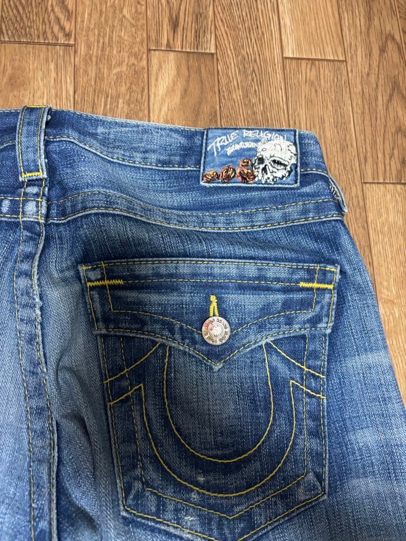 TRUE RELIGION 　限定版スカル刺繍