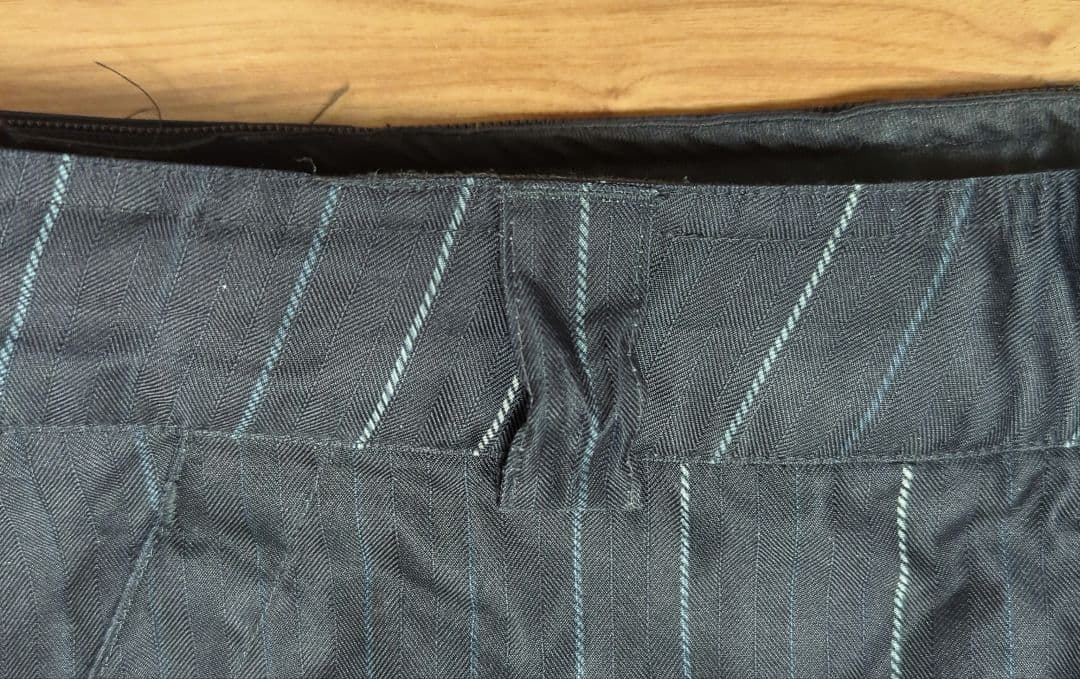 ファイナルセール　BURTON コミック柄 スノーボードジャケット・パンツセット