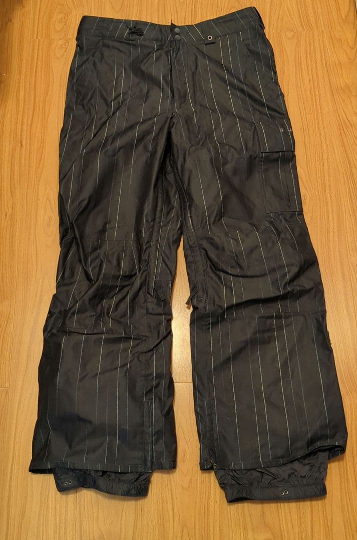 ファイナルセール　BURTON コミック柄 スノーボードジャケット・パンツセット