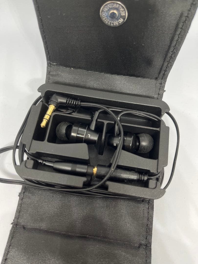 ブラック 有線イヤホン 収納ケース付き　Denon