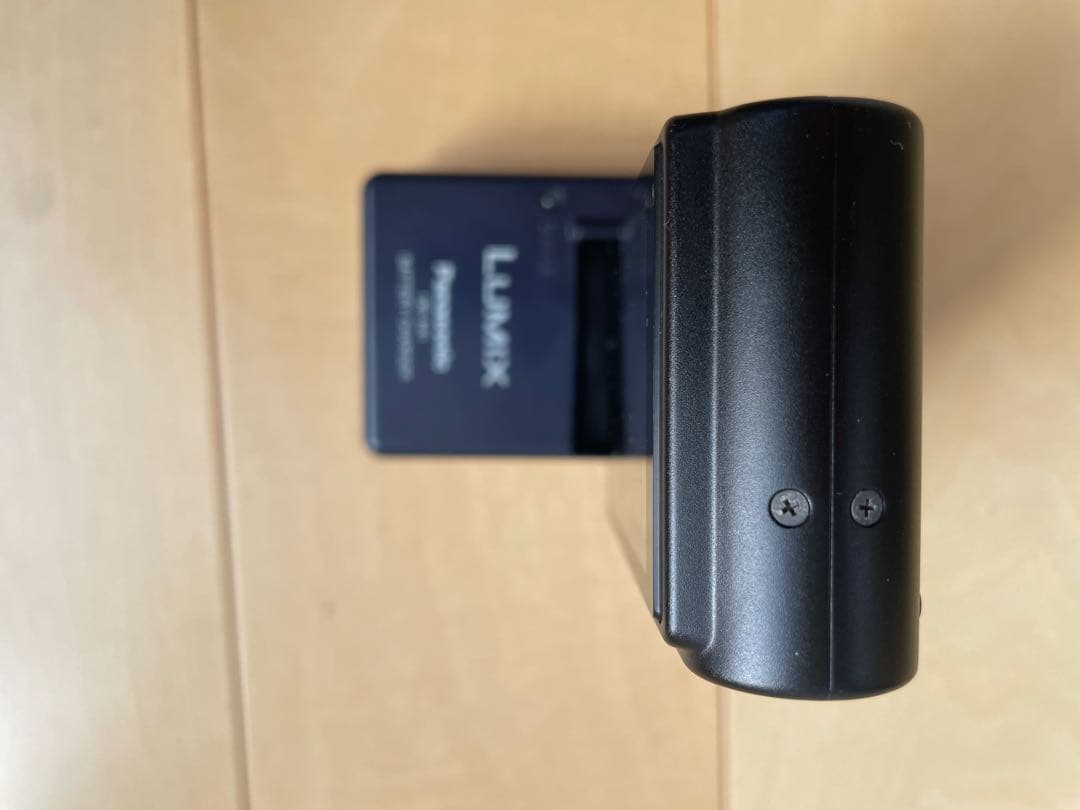 Panasonic DMC-FX12 デジタルカメラ 本体と充電器