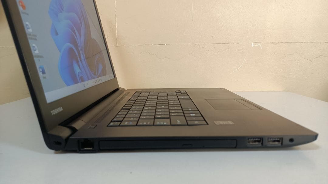 美品ノートパソコンTOSHIBA第五世代Core i5 SSD128メモリ8G