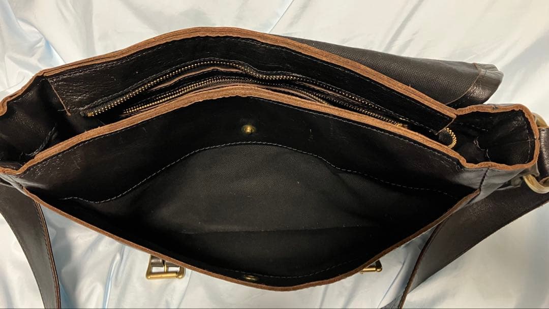 【INCEPTION インセプション】メッセンジャーバッグ 黒（茶芯）