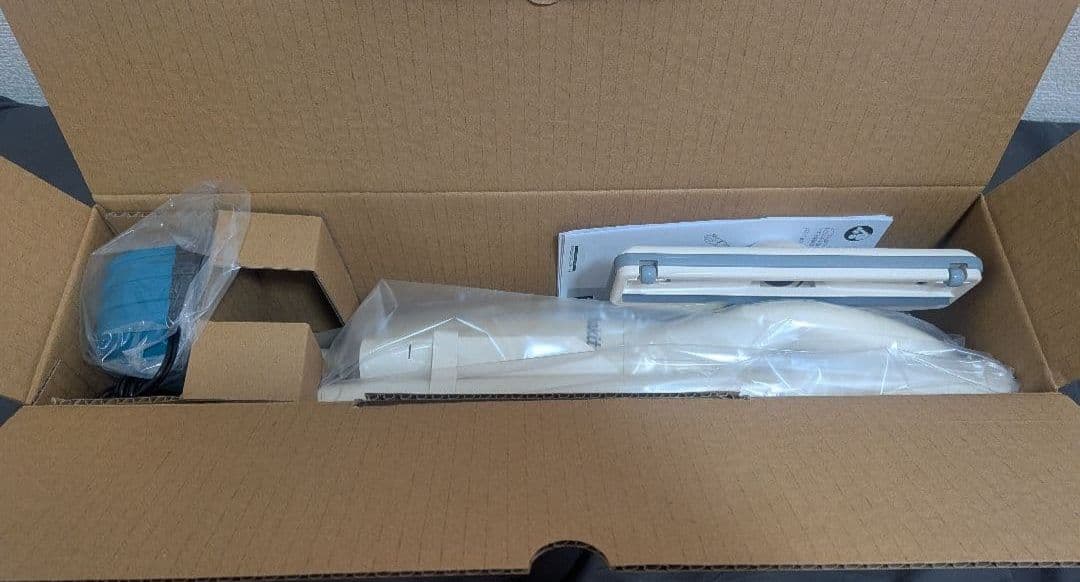 Makita 充電式クリーナー CL100DW 新品