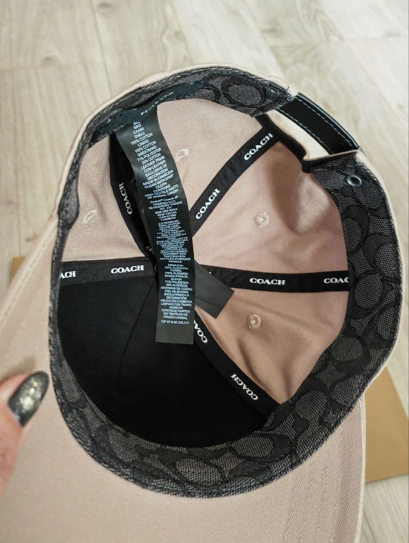 COACH ベージュ キャップ ロゴ入り