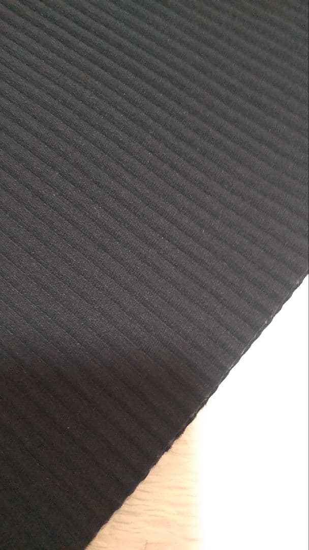 me ISSEY MIYAKE＊黒のプリーツひざ丈スカート