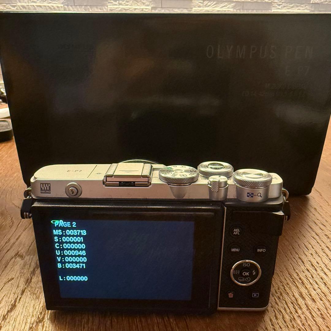 ショット数3713枚【ほぼ新品】OLYMPUS PEN E-P7 ボディシルバー