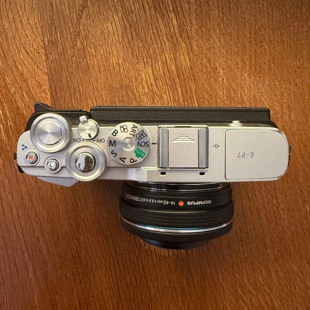 ショット数3713枚【ほぼ新品】OLYMPUS PEN E-P7 ボディシルバー